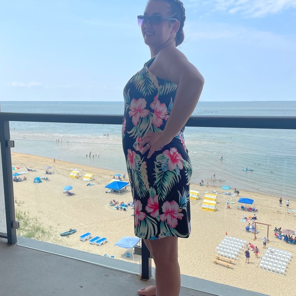 Meet your Posher, Danielle - Picture 3 of 3